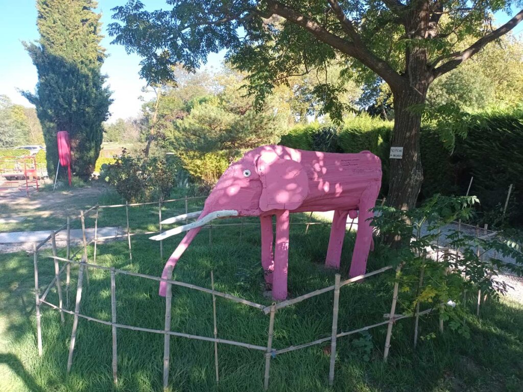 pink elephant canal du midi model