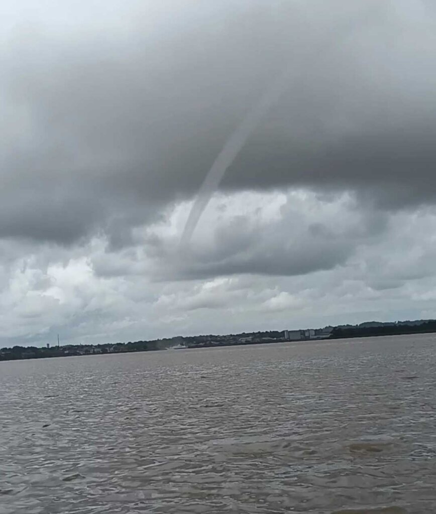 vortex water spout tornado france